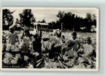 1937 - Easter in Bermuda - Kinder mit Blumen geschmückt