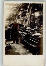 W7300 Esslingen am Neckar Junger Mann an Drehbank in Maschinenfabrik Privatfoto AK Ort handschriftlich Fabrik Gebrauchsspuren