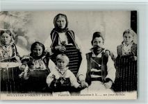 Familie aus Macedoniene , gute Erhaltung - Volkstypen Trachten ehem. Jugoslawien