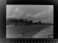 26486 W2946 Wangerooge , Nordseebad GLASNEGATIV Am Strand m. Hotels