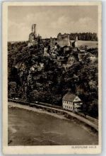 94032 W8390 Hals , Niederbay Gebrauchsspuren Blick zur Burgruine
