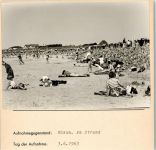 25761 W2242 Büsum FOTO KEINE AK Am Strand Foto montiert auf Karton