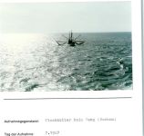 26757 W2972 Borkum FOTO KEINE AK Fischkutter beim Fang Foto montiert auf Karton