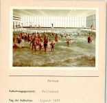 26757 W2972 Borkum FOTO KEINE AK Wellenbad Innenaufnahme Badekappenpflicht Foto montiert auf Karton