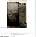 25938 W2270 Süderende auf Föhr FOTO KEINE AK Grabsteine in der St. Laurentii-Kirche Kirchen, Grabsteine, etc. Foto montiert auf Karton