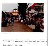26486 W2946 Wangerooge , Nordseebad FOTO KEINE AK Zedeliusstraße mit Café Pudding Foto montiert auf Karton