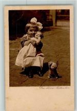 Kleines Mädchen mit großer Puppe AK Puppe