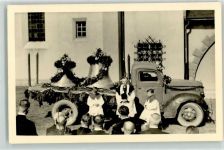 95355 W8678 Presseck Privatfoto AK Glockenweihe Pritschen-LKW Glocken Priester Ort handschriftlich