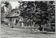 38875 O3701 Elend - Baum Haus Zaun Straße