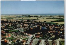 23769 W2448 Fehmarn - Fliegeraufnahme Gesamtansicht Feld Kirche