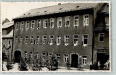 04741 O7304 Roßwein FOTO KEINE AK Wohnhaus Fahnen Ort handschriftlich