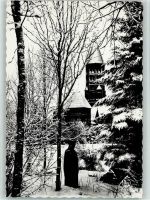 Clerf Clervaux - Abbaye La Crypte Mönch steht im Schnee AKU2