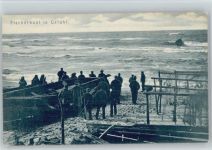 in Gefahr , Menschen schauen auf das Meer Fischerboot 1906