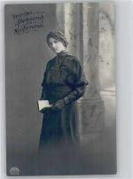 Mädchen mit Bibel, Kreuzkette Konfirmation