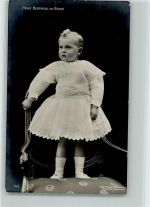 Prinz Berthold im Kleid und steht auf einem Stuhl 1918 Foto Hirsch 1320 AK Adel Baden