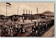 99192 O5103 Neudietendorf 1916 - Kriegsverpflegungsanstalt Barackenlager Dampflokomotive Fahne