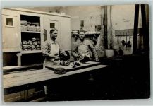 WK I Beruf Metzger + Bäcker Brote im Schrank provisiorische Küche Fleischerei Foto AK