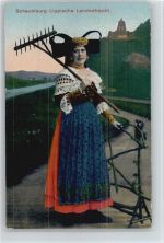 Frau mit einem Rechen Harke AK Trachten Schaumburg-Lippe 1915