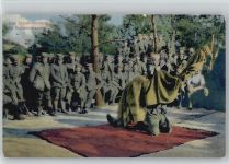 Eine Zirkusvorstellung in Regimentsreserve - Soldaten verkleiden sich mit Decken als Kamel Reserve 1915