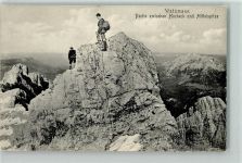 Oben am Gipfel -1925 Watzmann Partie zwischen Hocheck und Mittelspitze Bergsteiger