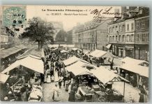 76500 Elbeuf Foto AK Marktszene Marché Place St. Louis Briefmarke Bildseite