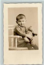 Privatfoto AK Junge mit einem Teddy Teddy 1936