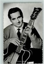 Freddy Quinn mit Gitarre Foto AK Schlagersänger