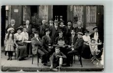 69000 Lyon 1915 Foto AK Gasthaus Gruppenfoto Ort lt. Stempel