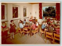 67814 W6765 Dannenfels , Pfalz FOTO KEINE AK Kinderheim Innenaufnahme bastelnde Kinder