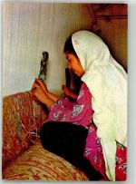 Teheran Esfahan Foto AK Tracht Girl Weaving Carpet