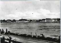 49451 W2841 Holdorf , Niedersachs - Schule Feld Straße Haus Baum Panorama