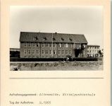 27472 W2190 Altenwalde FOTO KEINE AK Mittelpunktschule Foto montiert auf Karton