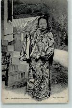 Saigon - Tracht Flötenspielerin