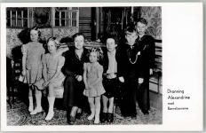 Dronning Alexandrine med Bornebornene Enkelkinder Adel Dänemark 1949 Foto AK