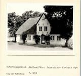 25938 W2270 Midlum , Föhr FOTO KEINE AK Dependance Kurhaus Wyk Foto montiert auf Karton