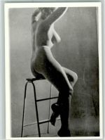 keine AK - nackte Frau sitzt auf einer Leiter - Reproduktion um 1970 FKK