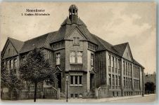 24534 W2350 Neumünster , Holst Foto AK 1. Knaben-Mittelschule