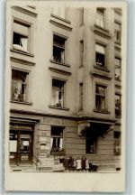 W8000 München Wohnhaus mit Bösl`sche Bäckerei Emailleschild Maggi und Cacao Bensdorf Bäcker Privatfoto AK