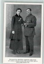 Kriegsblinder französischer Soldat in Uniform mit seiner Frau WK I Blinde