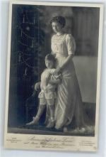 mit Prinz Wilhelm , am Weihnachtsbaum Adel Prinzessin Victoria Luise