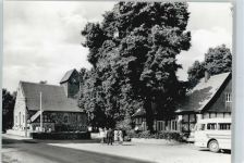 16845 O1901 Kampehl - Kirche Auto Baum Fußgänger