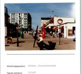 26757 W2972 Borkum FOTO KEINE AK Bismarckstraße Fußgängerzone Foto montiert auf Karton