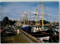 25761 W2242 Büsum - Am Fischereihafen Fischerkutter Autos