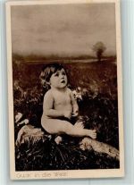 nacktes Baby auf ser Wiese AK Säuglingsfürsorge 1917