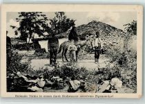 Reitende Türkin in einem durch Hochwasser zerstörten Zigeunerdorf Zigeuner 1917