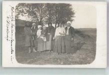 Privatfoto AK Polnische Bauernfamilie in Skirdimy Ort handschriftlich