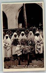 Trebinje Trebing 1933 Gebrauchsspuren Tracht Frauen mit Handarbeit