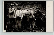 Eine Gruppe Waldarbeiter Forstwirtschaft Privatfoto AK