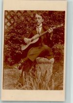 Junger Mann mit seiner Gitarre Zupfinstrument 1914 Privatfoto AK