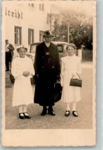 Frau mit zwei weiß gekleideten Kommunionmädchen Kommunion Privatfoto AK